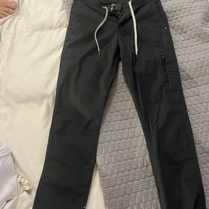Vuori Women’s athleisure pants - size small never worn